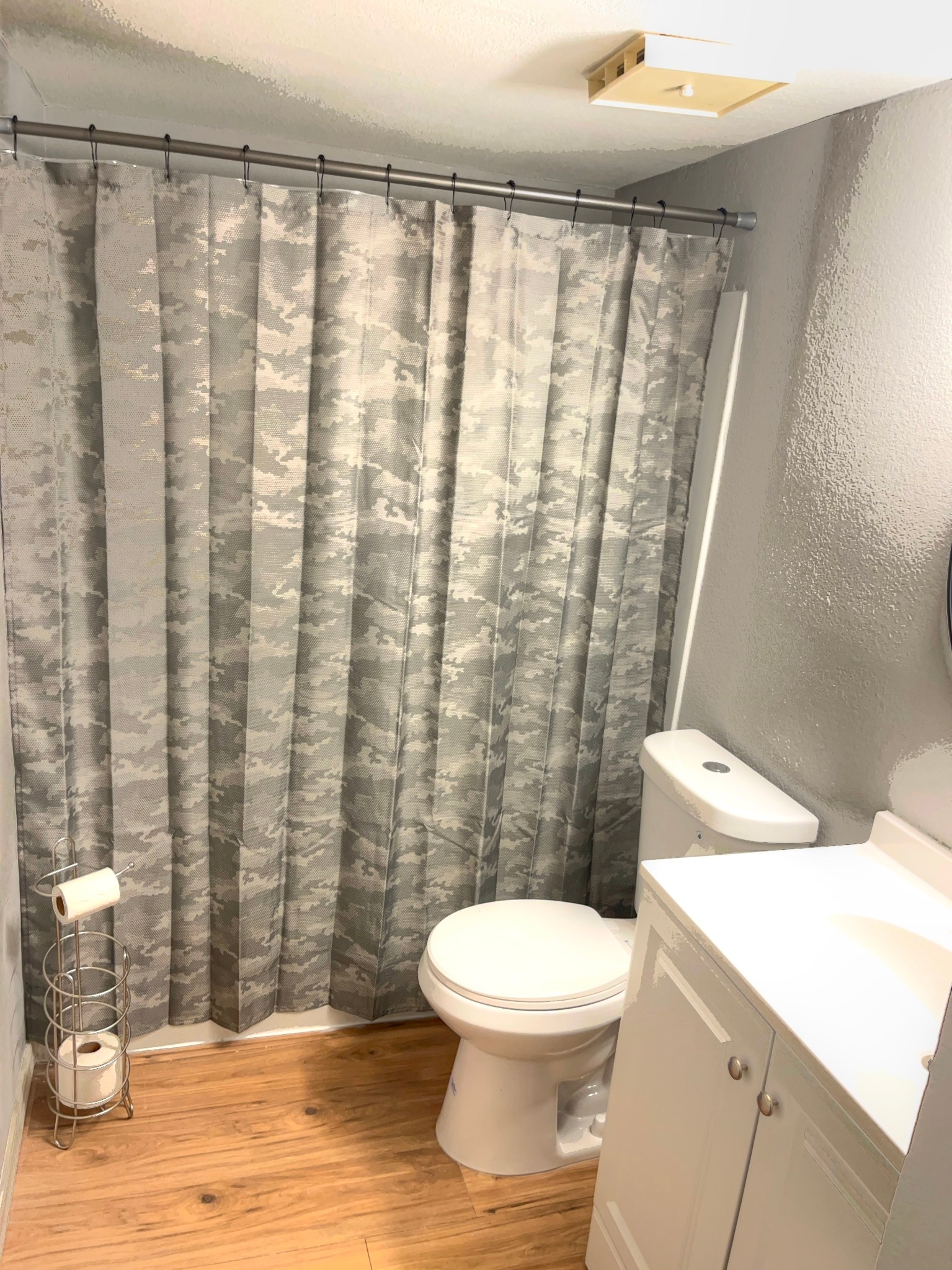 Building Photo - 17 E Ruth Ave