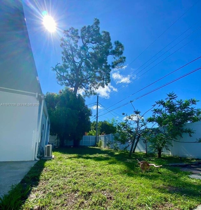 Building Photo - 7110 Hope St