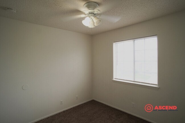 Building Photo - Beautiful 3 bedroom home in Northwest Bakersfield!!