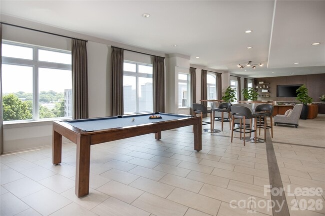 Building Photo - 905 Kenilworth Ave