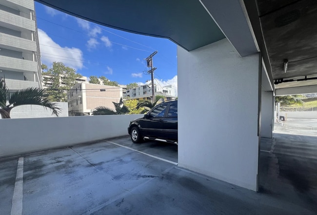 Building Photo - 710 Lunalilo St