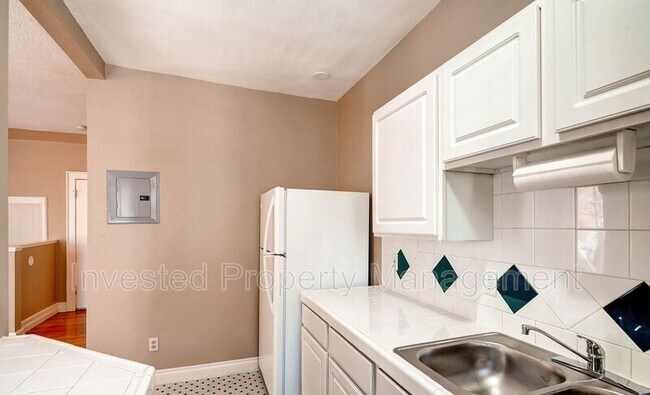 Building Photo - 1356 Pearl St