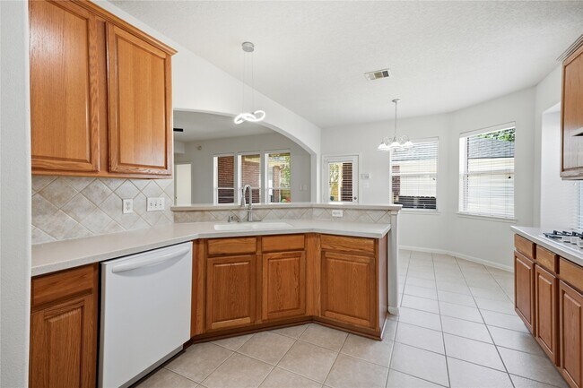 Building Photo - 6165 Darlington Ct