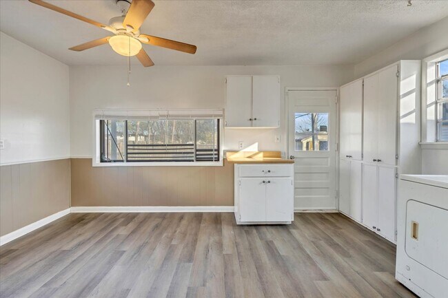 Building Photo - 4504 Drexel Ave