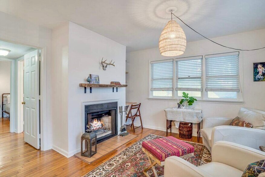 Building Photo - 360 S Franklin Blvd