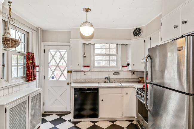 Kitchen - 1613 S Juniper St