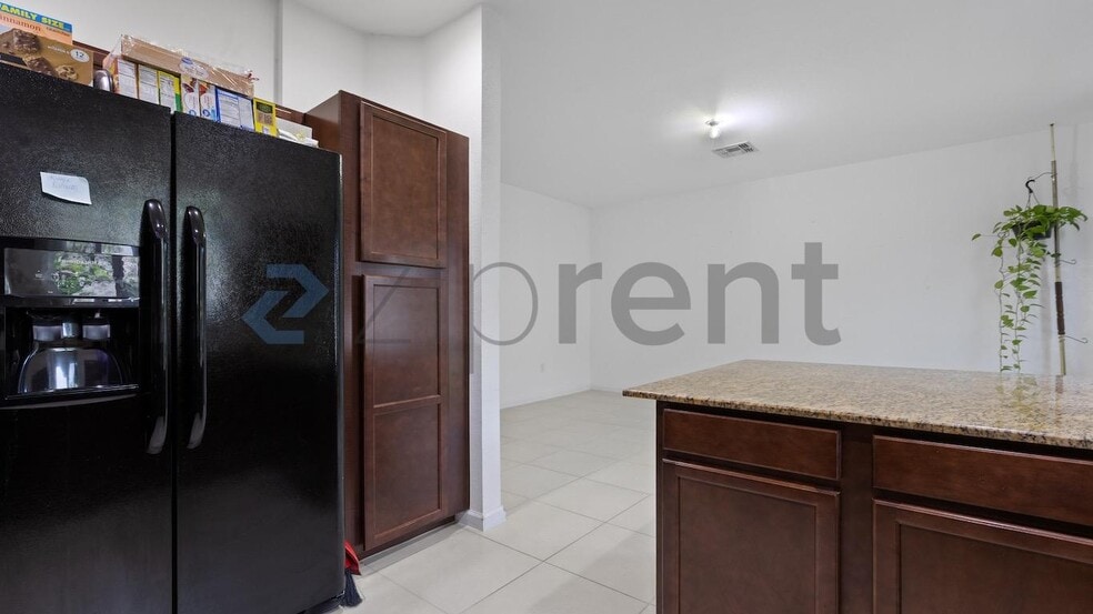Building Photo - Unit