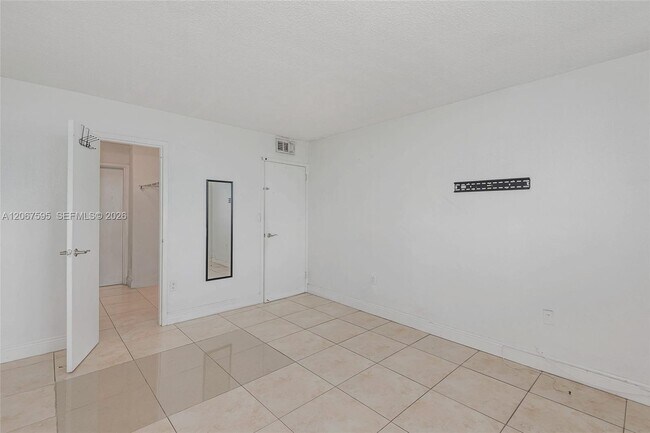 Building Photo - 1805 Sans Souci Blvd