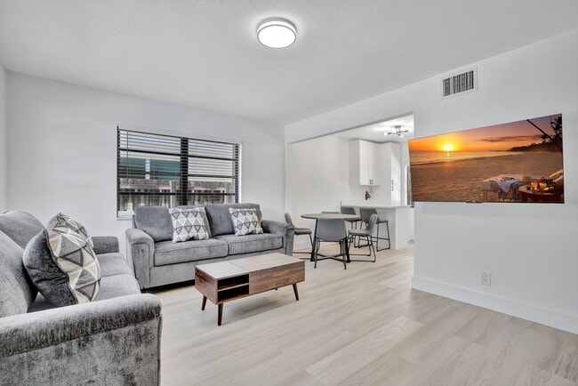 Building Photo - 620 SW 7th Ave