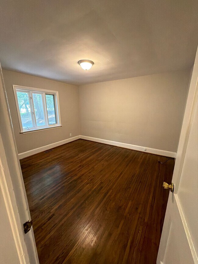 Building Photo - T.R. Lawing Realty Property
