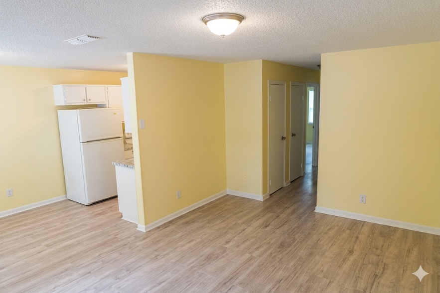 Building Photo - 7190 Conant Ave