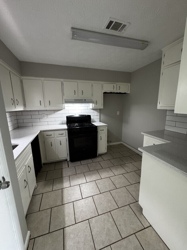 Building Photo - 5515 Caesars Way
