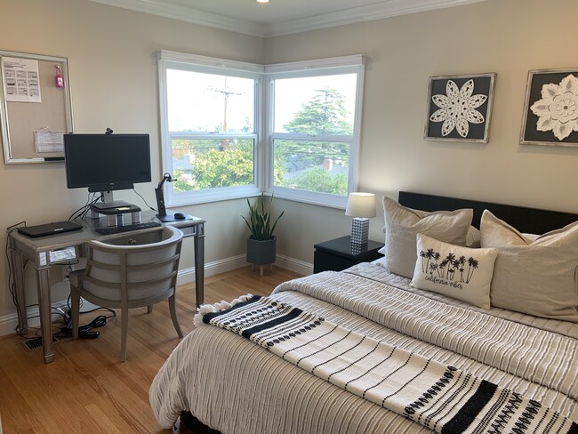 Building Photo - 1417 Sunnyslope Ave