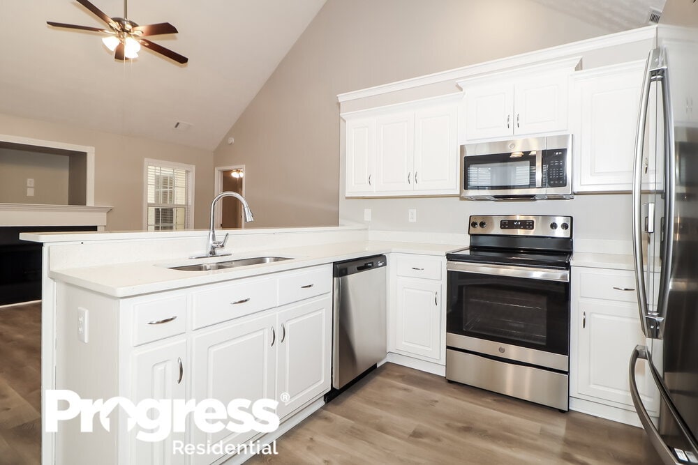 Building Photo - 358 Shadowbrooke Cir SW