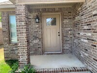 Building Photo - Charming 3-Bedroom Home with 2 Full Baths ...