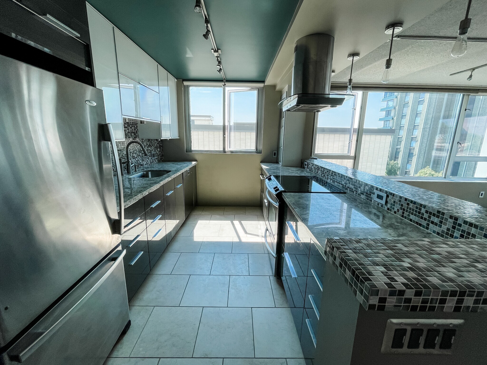 Building Photo - 415 W Mercer St