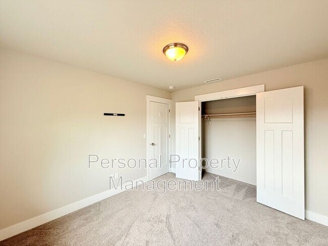Building Photo - 1530 NW 29th Pl