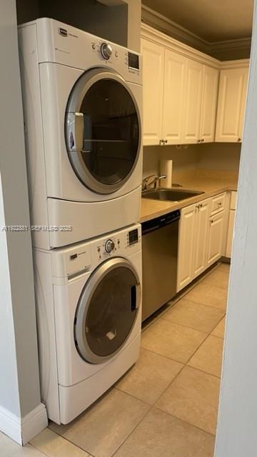 Building Photo - 721 N Pine Island Rd