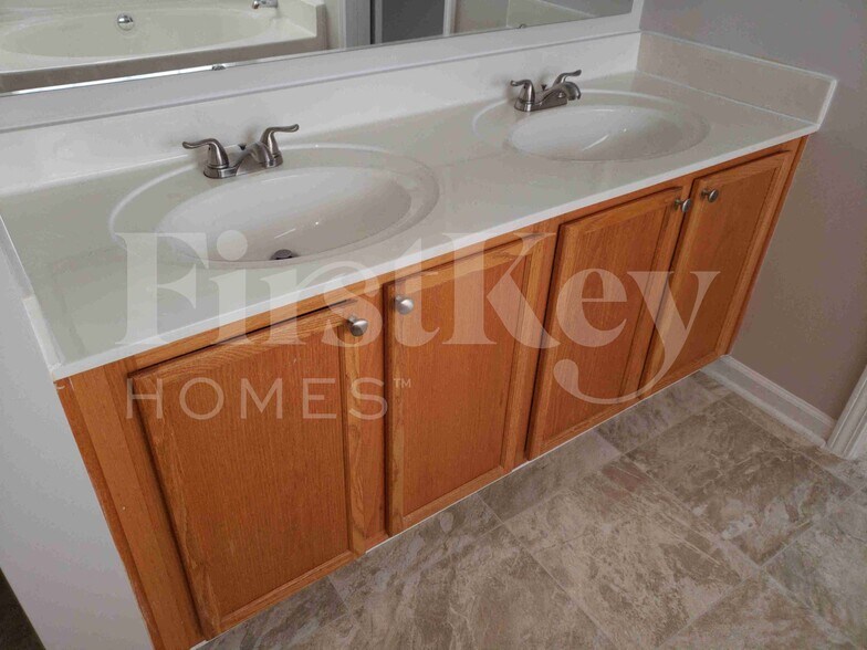 Building Photo - 3760 Thornaby Cir