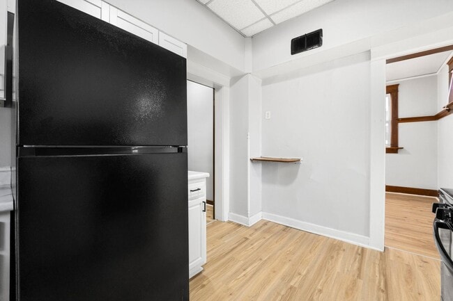 Building Photo - NEW LISTING! 4 BEDROOM HOME **2ND MONTH RE...