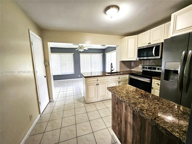 Building Photo - 1040 NW 73rd Terrace