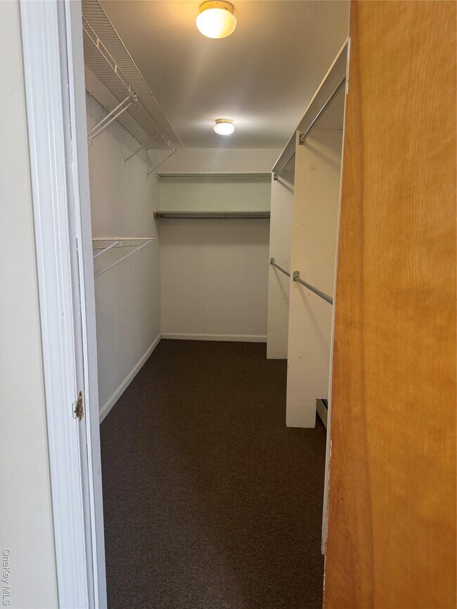 Building Photo - 138 Mayflower Ave