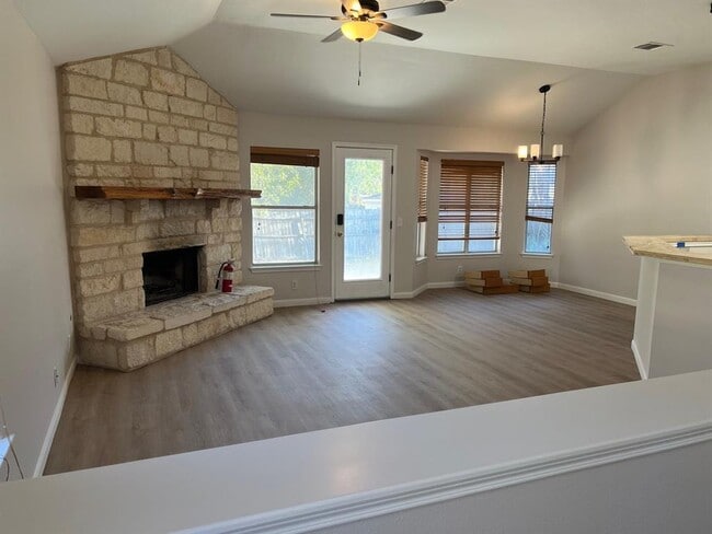 Building Photo - 110 Beau Ln