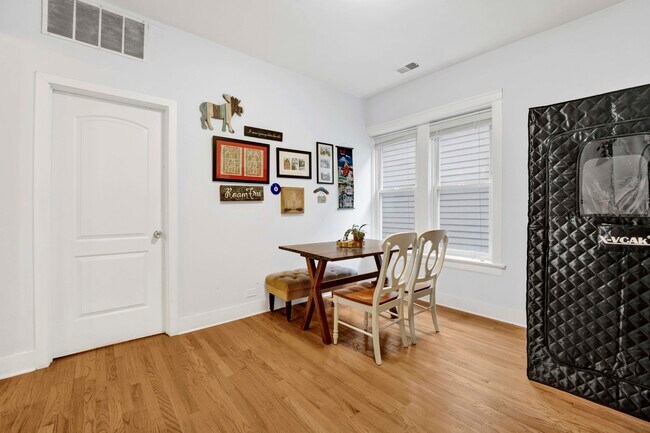 Building Photo - 3226 W Potomac Ave