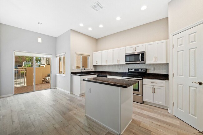 Building Photo - Spacious 3-Bedroom Townhome with 2.5 Baths | 2,035 Sq. Ft. in Homestead