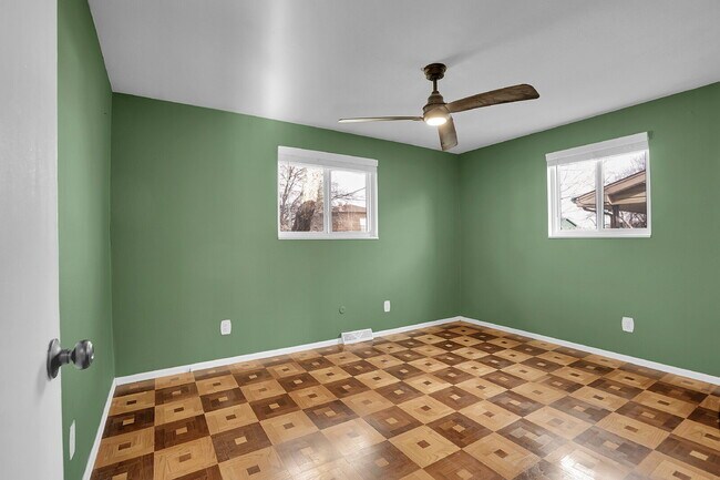 Building Photo - $2,795.00 - $300 OFF First Months' Rent - 5 Bedrooms, 2 Bathrooms, Single Family Home in Broomfie...