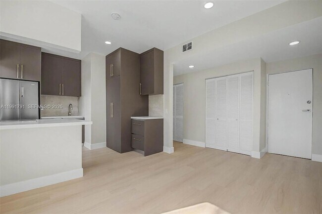 Building Photo - 694 NE 76th St