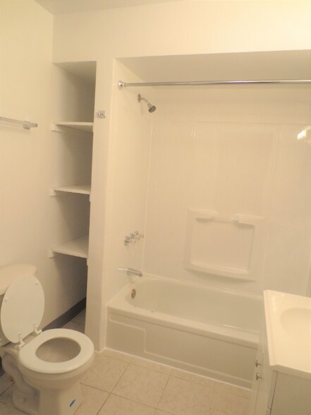 Building Photo - 5704 Darlington Rd