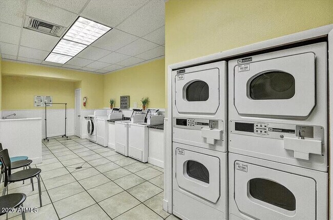 Building Photo - 6125 E Indian School Rd