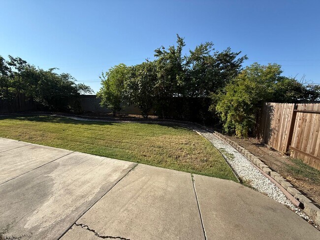 Building Photo - 3389 Bonaire Rd