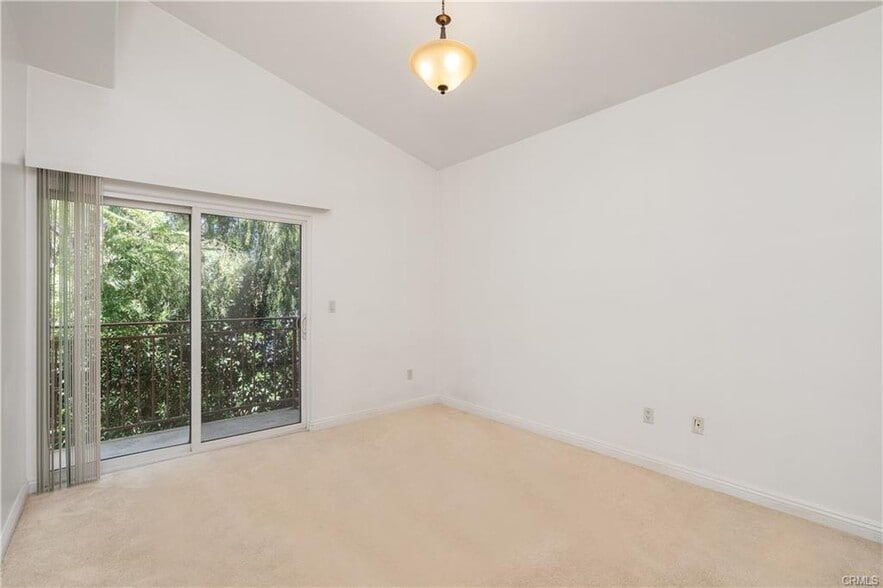 Building Photo - 14535 Margate St