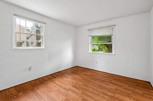 Building Photo - Charming and updated single-family home in a convenient Woodbridge location!