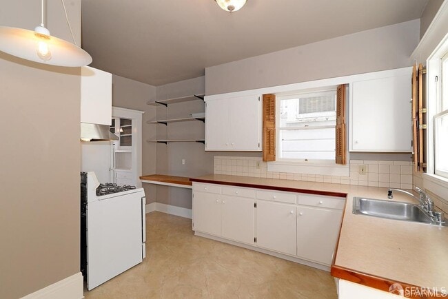 Building Photo - 17 Woodland Ave