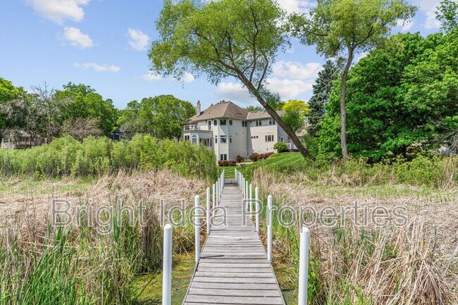 Building Photo - 6210 Deerwood Cir N