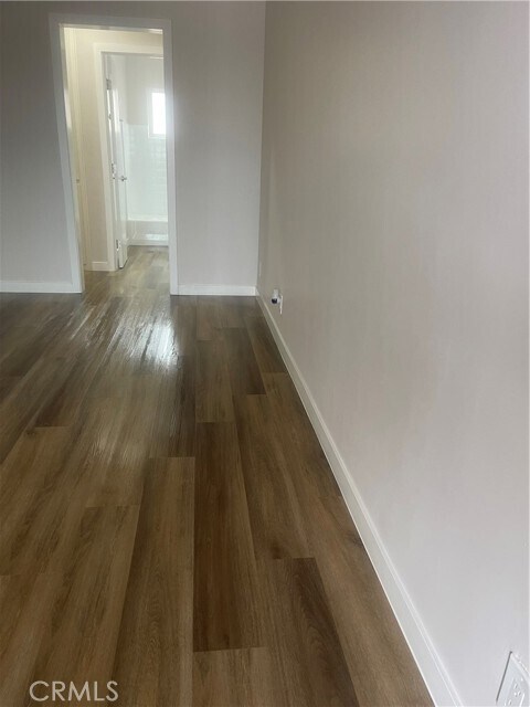 Building Photo - 1526 W 101st St