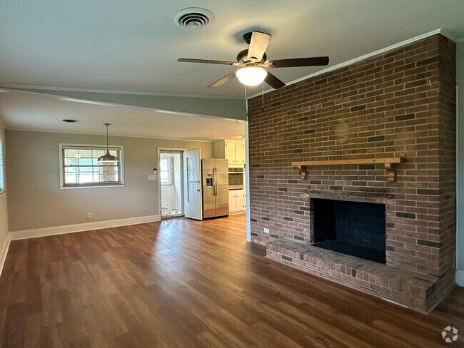 Building Photo - 1600 Plumcrest Dr