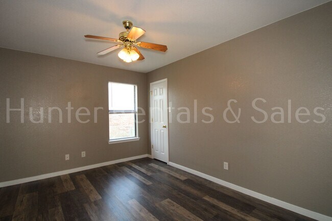Building Photo - 3007 Dannen Ct