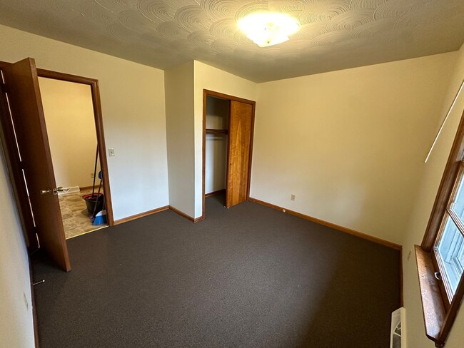 Building Photo - Two bedroom apartment close to Altavista! ...