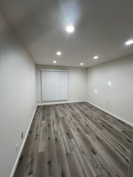 Building Photo - 480 N Civic Dr