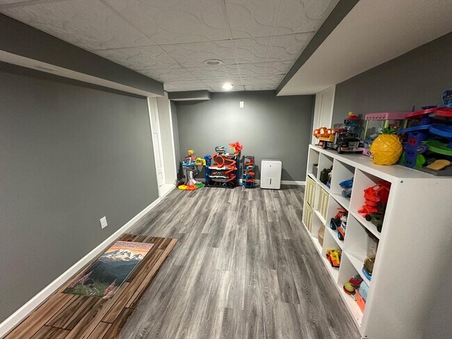 Building Photo - 5100 N Idlewild Ave