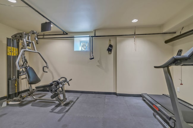 Building Photo - 1127 Glendale Ln