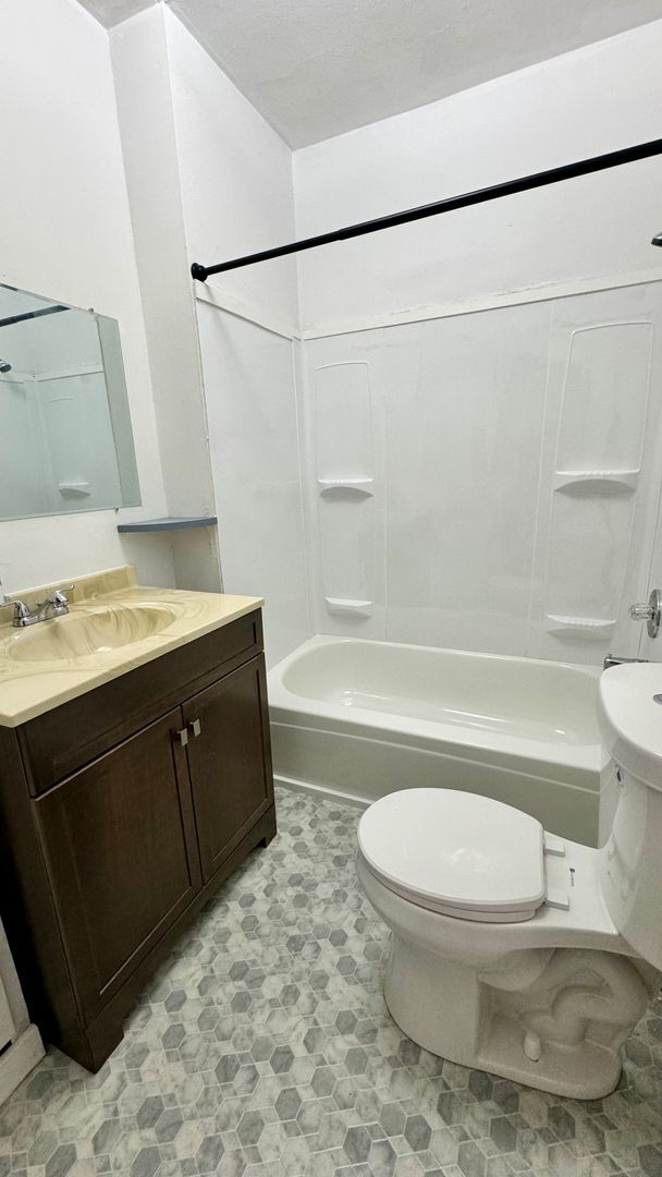 Building Photo - 843-845 Prince SE