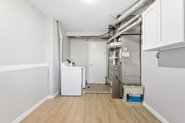 Building Photo - 3-bedroom, 2.5 bathroom home across the street from Twin Lakes