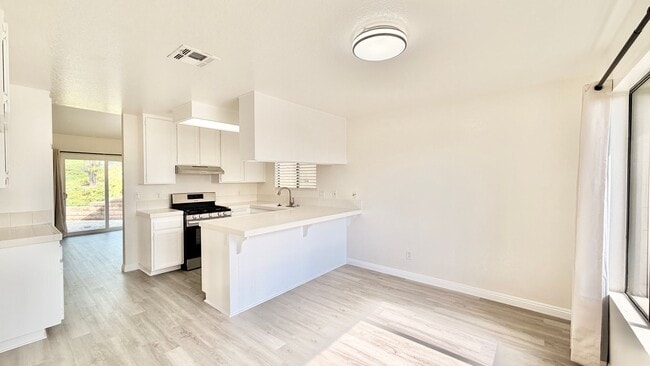 Building Photo - Wonderful Split-level Home with Spacious B...