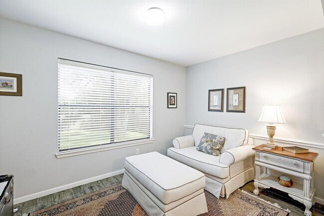 Building Photo - 110 Ridge Oak Dr