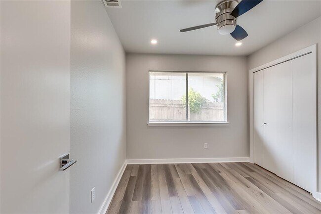 Building Photo - 506 Stonebridge Dr